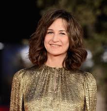 De ses débuts jusqu'à ses projets à venir. Valerie Lemercier L Interview Sur Sa Collaboration Avec Valerie Donzelli Marie Claire