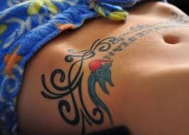 Resultado de imagem para TATUAGENS FEMININA NA BARRIGA - FOTOS