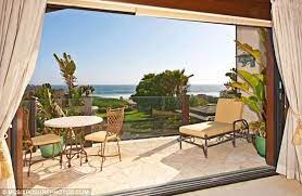 Goldie hawn and kurt russel: Goldie Hawn And Kurt Russell Sell Their Malibu Mansion For 9 5 Million After Reducing Cost By 5 Million Daily Mail Online