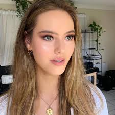 Hair Stylists & Makeup Artists in Wishart from $65. Free Lashes ❤️