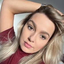 Lydia May🧜🏼‍♀️ (@lydiiaa_)