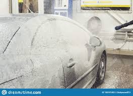 Mit dem perla kfz reinigstuch, brauchen sie keine reinigungs oder poliermittel. Auto Wird Mit Schaum Bedeckt Um Das Auto Zu Waschen Automatische Auto W Sche Shampoo Fur Autos Reinigungsproze Stockfoto Bild Von Reinigungsmittel Strahl 150191352