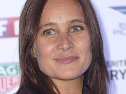 My grandmother left everything out of love and moved to the south of france. Julie De Bona Fear On The Lake This Sacrifice Of Family That It Did For Her Career Jennifer Love Hewitt Jennifer Love Fear