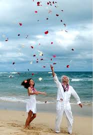 Dream Weddings Hawaii Offers Hawaii Wedding Packages Consisting Of Traditional Hawaii Beach Weddings Since Most Haw Hawaii Wedding Kauai Wedding Wedding Pictures