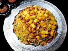 Kurdischer Biryani I Reisgericht Auf Kurdisch Syrische Art Mit Mandeln Und Hahnchenfleisch Youtube Kurdisches Essen Biryani Biryani Rezept