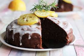Backzeit die pflaumen und mandeln auf dem kuchen verteilen und fertig backen. Leckerer Zitronenkuchen Mit Olivenol Gebacken Oligarto