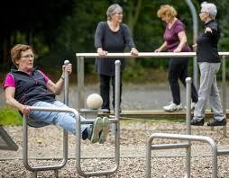 Diese tracker werden für aktivitäten verwendet, die für den betrieb oder. Kostenloses Fitnesstraining In Kolner Parks Leben In Koln Themen Kolnerleben