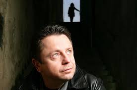 Kapely oceán a shalom se staly kultem a ani jako sólový zpěvák. Necekane Zemrel Zpevak Petr Muk Hlas Oceanu A Shalomu Idnes Cz