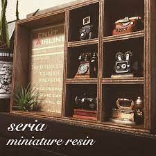 kanako on instagram 買ったままで放置したままだった セリアのミニチュアレジンを飾ったよ セリアのboxにosmo塗り塗り peanut villageちゃんのポストカードをはめて完成 なかなか良い感じ holiday decor instagram posts instagram