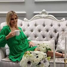 Our 'automne j'adore' hatbox is a beautiful mix of yellow, orange, red and peach roses, complemented perfectly with dyed red cinerea. J Adore Les Fleurs Home Facebook