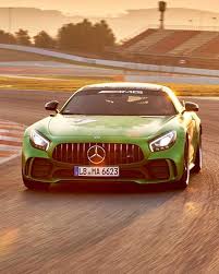 Mercedes Benz Amg Gtr Billonarios De Internet Mercedes Amg Gt R Mercedes Amg Mercedes Benz Amg