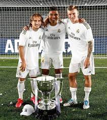 With casemiro mopping up defensively, modric doing a little bit of everything and kroos the pass master spraying the ball around the pitch, it was no wonder that liverpool were totally dominated. Luka Modric 35m Toni Kroos 25m Casemiro 5m Real Madrid Spent Only 65m For The Best Midfielders In The Modern Era They Have Won 14 Trophies Together At Real