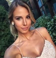 Boyu boyu 1.74 cm, burcu ise yay'dır. Hulya Kocyigit In Torunu Aslisah Alkoclar Nisanlandi Foto Galerisi 5 Resim