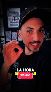 Desploteo Toyota Hilux después de 2 años y medio Alvaro decidió  desplotearla por que la pone en Venta. * La durabilidad del Vinilo depende  de la calidad y Marca que se utilice, hay Materiales que ...