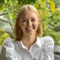 Sarah Ferry's Instagram, Twitter & Facebook