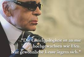 21 Bissige Spruche Von Karl Lagerfeld Fur Die Er Unvergessen Bleibt Karl Lagerfeld Lagerfeld Mode Zitate