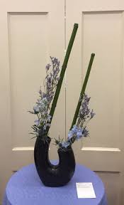 Pin By Carol Boylan On Spatial Thrust Designs Ikebana Arrangements Flora Design Flower Show