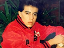 Era otro! Así lucía Adrián Uribe ANTES de ser famoso y tener el personaje  de "El Vitor"