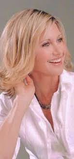 Time flies. Every day I discover duets or old songs that I had never heard  before still or had forgotten for a long time. A voice that has never  really left me,