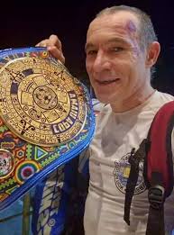 Daniel Schiel sigue haciendo historia, volvió a defender su cinturón en  México