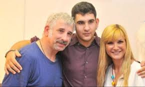 Ο ηθοποιός είναι παντρεμένος και ευτυχισμένος στο πλευρό της ελπίδας νίνου και έχουν αποκτήσει ένα παιδί, τον δημήτρη, που βαδίζει στα χνάρια του μπαμπά του. Se Kakh Psyxologikh Katastash O Filippidhs Ta Nea