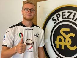 Tommaso pobega (born 15 july 1999) is an italian professional footballer who plays as a midfielder for serie a club milan. Pobega Visszaterhet A Nyaron A Milanhoz