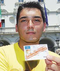 È gay, non può avere la patente”: risarcito dopo 15 anni dai ministeri  Difesa e Trasporti