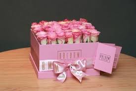 Large Cube Of Roses In 2020 Flower Delivery Valentine Special Cube