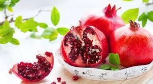 Mirip seperti buah stroberi, buah delima kaya akan vitamin c, antioksidan, serat, dan agen antiradang. 12 Manfaat Buah Delima Yang Wajib Kamu Ketahui Beauty Fimela Com