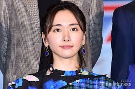 新垣結衣（日语：新垣 結衣／あらがき ゆい aragaki yui，1988年6月11日－）是日本女演員、歌手及模特兒，出生於沖繩縣那霸市，身高169公分，血型a型，目前為日本lespros娛樂旗下藝人。 æ–°åž£çµè¡£ æ˜Ÿé‡Žæºã¨ é€ƒã'æ¥å©š ã‚³ãƒ¼ãƒ‰ ãƒ–ãƒ«ãƒ¼ ãƒªãƒ¼ã‚¬ãƒ« ãƒã‚¤ æ—¥æœ¬ã‚'ä»£è¡¨ã™ã‚‹ãƒˆãƒƒãƒ—å¥³å„ª ç•¥æ­´ ãƒ¢ãƒ‡ãƒ«ãƒ—ãƒ¬ã‚¹