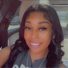 Monique Giles's Instagram, Twitter & Facebook