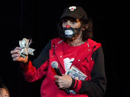 Cepillín also helped younger artists to acquire fame such as singer yuri who took a role in his movie milagro en el circo (miracle in the circus). Abuse Beatings Contempt The Sad Childhood Of Cepillin