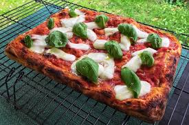 È consigliabile consumare la pizza in teglia subito dopo la preparazione. Come Fare La Pizza Fatta In Casa Da Benedetta