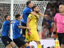 Gianluigi donnarumma 1 1 1 1 date of birth/age: Gianluigi Donnarumma Italy Gk Didn T Know His Save Won Euro Final Sports Illustrated