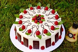 Jetzt ausprobieren mit ♥ chefkoch.de ♥. Fruchtige Schoko Himbeer Minz Eierlikortorte Kuchenrezepte Mit Eierlikor Verpoorten