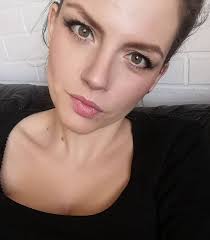 Polka leczyła się w TEJ SAMEJ klinice, co Jakubiak! Ujawniła szokujące  informacje