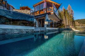 Beheizter Infinity Pool Im Huttendorf Maria Alm Urlaub Romantischer Urlaub Almurlaub