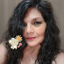 Mi tío Pala cuenta que en sus años mozos, para enamorarse era muy dichoso.  Un violín se escucha en los algarrobales, es el tío Pala pa' los  carnavales." Pal' Tio Pala en