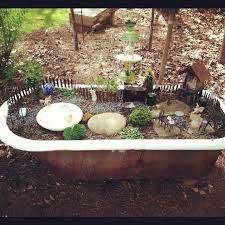 A Fairy Garden In An Old Cast Iron Tub Great Idea Mini Garten Gartnerei Garten