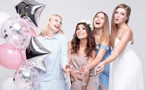 Dabei muss es nicht immer ein großer ausflug oder eine aufwendige kneipentour sein. Bridal Shower Organisieren Brautparty Als Ruhiger Junggesellingenabschied