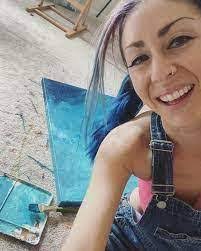 Julie Sandefer's Instagram, Twitter & Facebook