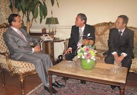 ومع اعتذار الوزير اللبناني عن تصريحاته ما زال الغضب على مواقع التواصل مستمرا من الإساءة، التي وردت على لسان وهبة. ÙˆØ²ÙŠØ± Ø§Ù„Ø®Ø§Ø±Ø¬ÙŠØ© Ø§Ù„Ù„Ø¨Ù†Ø§Ù†ÙŠ Ø¹Ø¯Ù†Ø§Ù† Ù…Ù†ØµÙˆØ± ÙŠÙ‚Ø§Ø¨Ù„ Ø§Ù„ÙˆÙØ¯ Ø§Ù„ØµÙŠÙ†ÙŠ ÙÙŠ Ù…Ø¬Ø§Ù„ Ø§Ù„Ø­Ø¯ Ù…Ù† Ø§Ù„ØªØ³Ù„Ø­