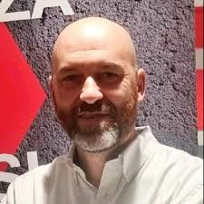 Oggi ho avuto il piacere di andare a trovare roberto ducci novelli  cogliendo l'occasione per consegnargli un piccolo riconoscimento  inaspettato 🏆