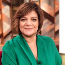 Júlia Pinheiro chora em direto ao ser surpreendida pelo marido