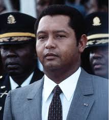 Haïti, 31 janvier 1986 : Washington annonce le « faux » départ du dictateur  Jean-Claude Duvalier; celui-ci « la pi rèd kon keu makak » déclare l'État  de siège valable pour seulement 6 jours