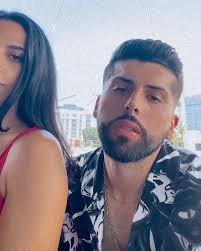 I’m everything and nothing at the same time. 🖤🤞🏼