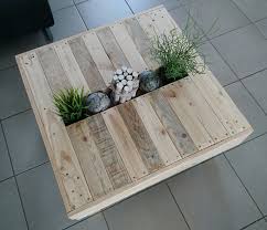 table basse en bois recycle avec gouttiere centrale pour decoration meubles et rangem tables en palettes de bois decoration table basse table basse exterieur