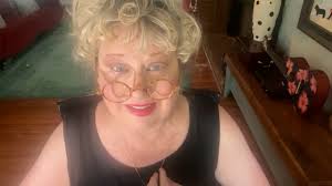 Saturday Night Live alum Victoria Jackson reveals 'inoperable tumor' that  can 'suffocate her to death' in cancer battle