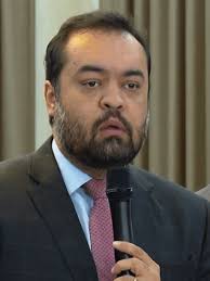 Cláudio Castro decreta ponto facultativo amanhã (22) por chuvas no RJ