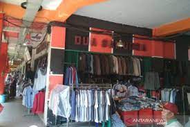 Di namakan pasar kliwon karena dulu pertama kali pasar ini hanya buk. Pasar Kliwon Kudus Sepi Pembeli Pedagang Mengeluh Antara Jateng